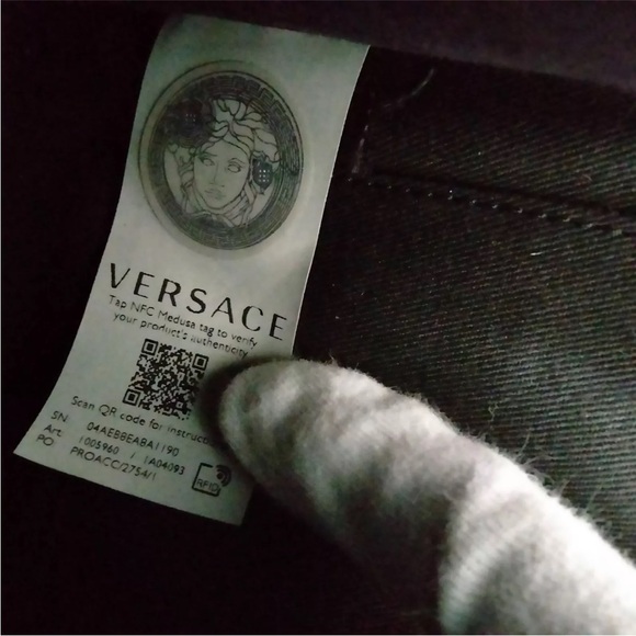 🎉HOST PICK‼️ 🔥VERSACE🔥 Virtus Bag in Black Grained Calfskin Leather✨✨✨ - Picture 8 of 8